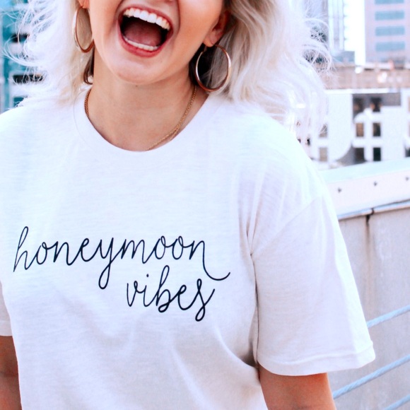 Honeymoon Vibes T-Shirt, New With Tags - Picture 2 of 2